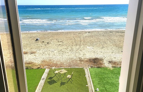 Pervolia House | Mattis Seafront Beachhouse