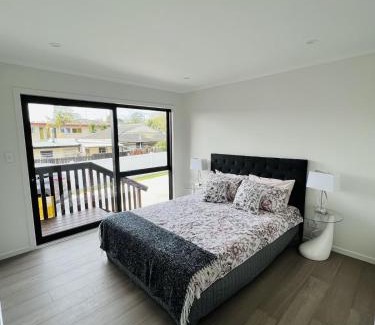 Henderson Apartment | Matuhi Deluxe studio with kitchenette