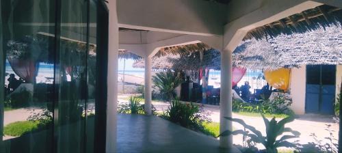 Mkunguni Hotel | Maua beach