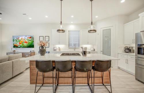 Mahncke Park House | Maverick's Pool Paradise