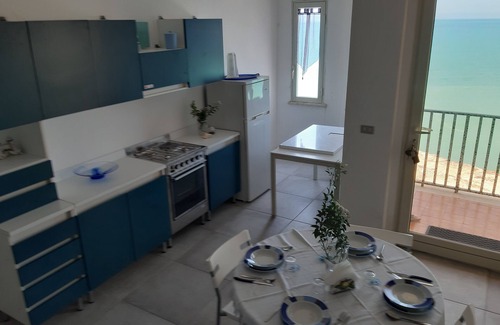 Cava dʼAliga Apartment | MAVI apartment 2 MIN WALKING DISTAN from the SEA, terrace with sea view.IDROMASS