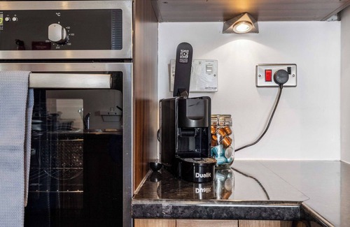 Glasgow House | MAVISBANK GARDENS - Modern 2 Bedroom House Near Hydro with Private Garden & Free Parking