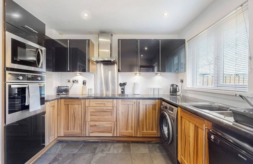 Glasgow House | MAVISBANK GARDENS - Modern 2 Bedroom House Near Hydro with Private Garden & Free Parking