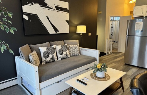 Union City House | Max NY View - Combination of 5 Beautiful Apartments, Sleeps 60+ 15 Mins to NYC