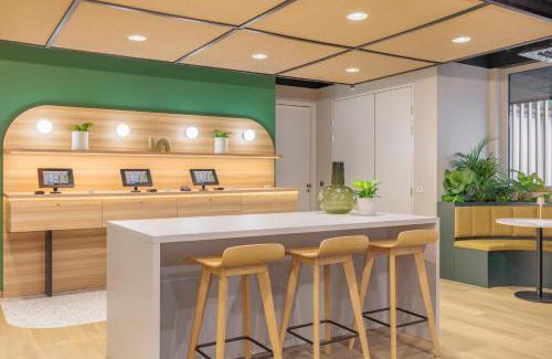 Hoofddorp Hotel | Maxhotel Amsterdam Airport Schiphol - Recently Renovated