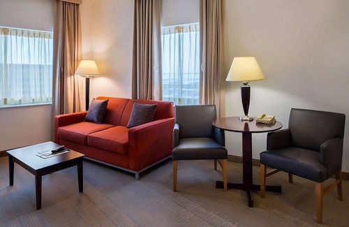 O'Hare Hotel | Maximum Comfort! w/Complimentary Airport Shuttle Service, Pets are Welcome!