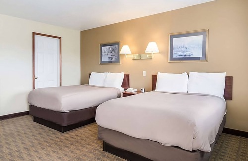 Aberdeen Hotel | Maximum Comfort! With Free Parking & Breakfast! Pet-friendly Property!