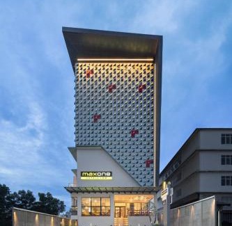 Bekasi Hotel | MaxOneHotels at Kota Harapan Indah-Bekasi