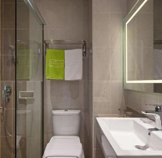 Bekasi Hotel | MaxOneHotels at Kota Harapan Indah-Bekasi