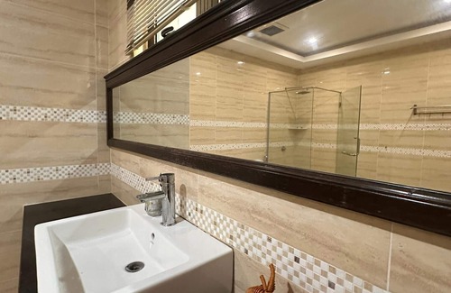 Jambu Hotel | MAXWELL INN LUXURY HOTEL