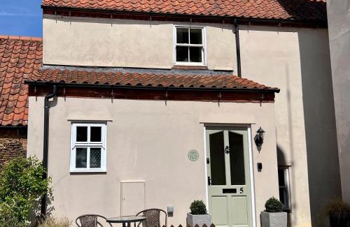 Dersingham House | May Bell Cottage