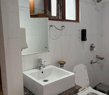 Mandi Hotel | May Fair