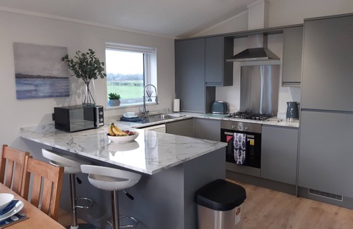 Fence Cabin | *MAY/JUNE discounts available in Luxury 3 bedroom, pet-friendly lodge.*