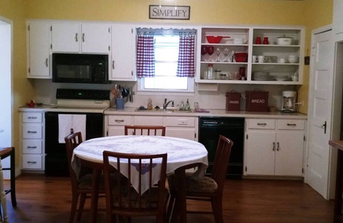 Smith County Cottage | Mayberry Lakeshore Cottage at Lake Palestine