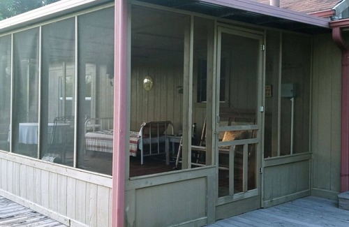 Smith County Cottage | Mayberry Lakeshore Cottage at Lake Palestine