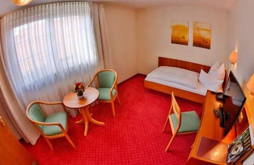 Mahringen Hotel | Mayers Waldhorn - zwischen Reutlingen und Tübingen