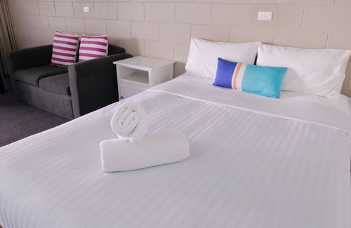 West Wyalong Hotel | Mayfair Motel