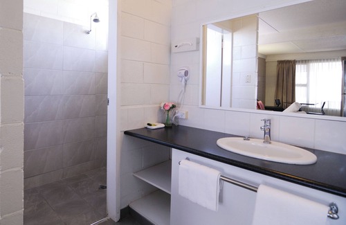 West Wyalong Hotel | Mayfair Motel