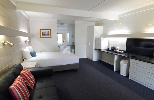 West Wyalong Hotel | Mayfair Motel