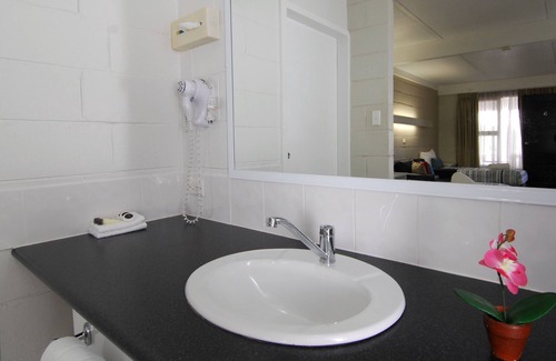 West Wyalong Hotel | Mayfair Motel