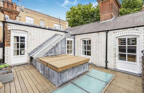 Mayfair Apartment | Mayfair Penthouse | Central AC | Huge Terrace