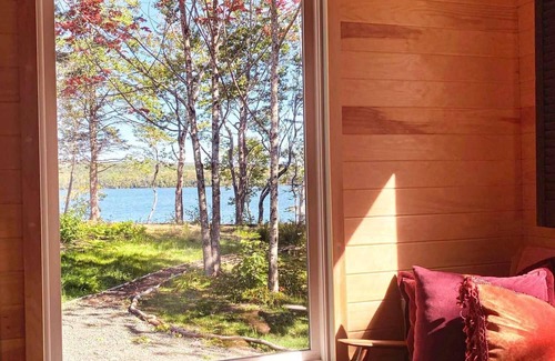 Glenville Cabin | Mayfly Tiny House on fresh water Lake Ainslie 12 min distant to Inverness beach