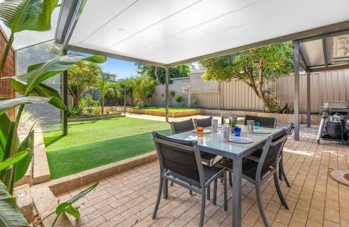 Maylands House | Maylands Coastal Vibe By Home2bnb