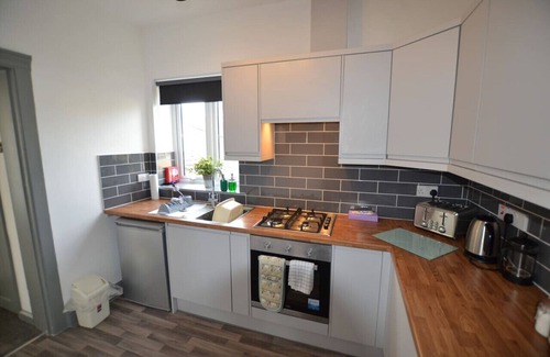 Salisbury Condo | Maytree 2 Bed Apartment – Stayseekers