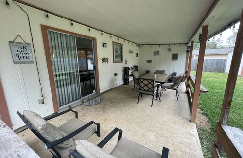 North San Antonio - SAT House | McAllister Park Family Ranch House