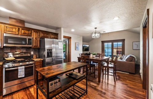 McCall Apartment | McCall Lakeside Hideaway Apartment By Shore Lodge