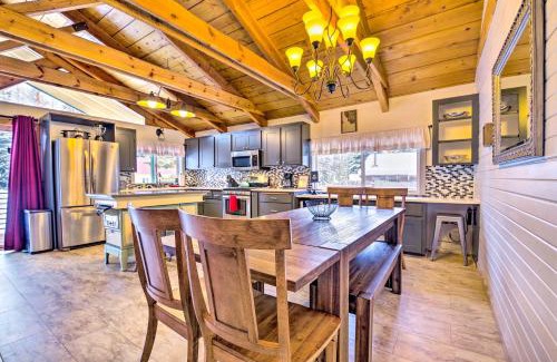 McCall House | McCall Retreat with Hot Tub - half Mi to Downtown!