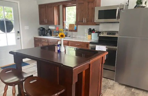 Havana House | McCarthy Lake Cottage-private beach, views & more!