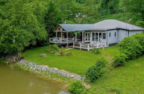 Williamstown House | Mccaysville River House- Cuddleup