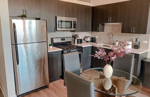 Near South Side Apartment | McCormick 2B/2Ba for up to 8 guests w Skyline view