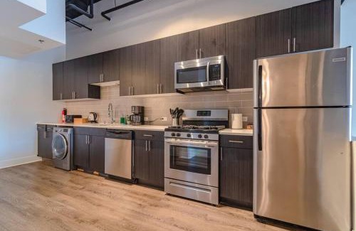 Near South Side Apartment | McCormick Place Huge 2BR Cozy Loft Suite with Optional Parking Sleeps 8 Near Soldier Field and Grant Park