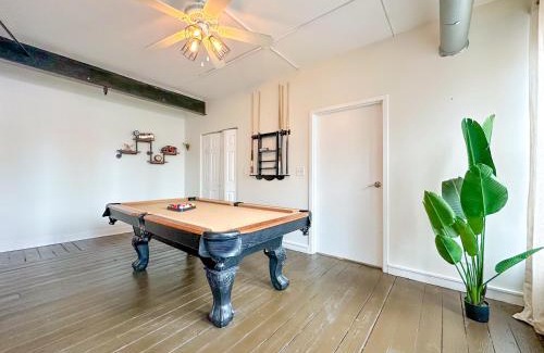 Near South Side Apartment | McCormick Place Spacious 5BR Suite with Pool Table & Optional Parking Sleeps 10 Near Soldier Field and Grant Park
