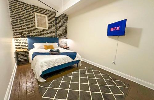 Near South Side Apartment | McCormick Place Spacious 5BR Suite with Pool Table & Optional Parking Sleeps 10 Near Soldier Field and Grant Park