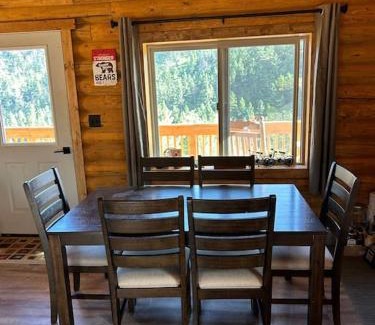 Gardiner House | McDonald Cabin #4 next to YNP