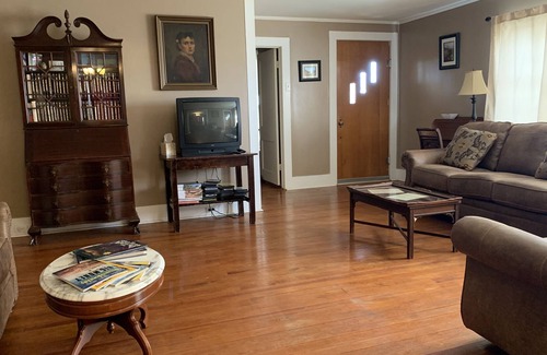 Marathon House | McGonagill House ~ 2 King beds/1 dbl