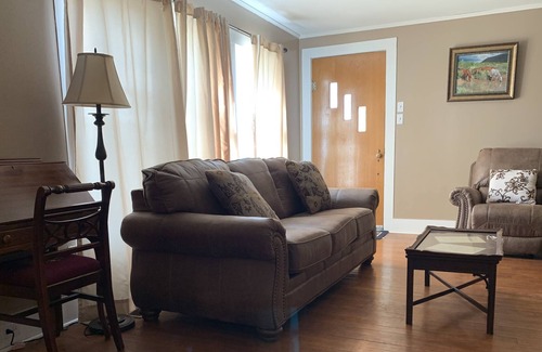 Marathon House | McGonagill House ~ 2 King beds/1 dbl