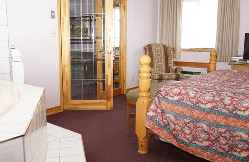 Morrisburg Hotel | McIntosh Country Inn & Conference Centre in Canada