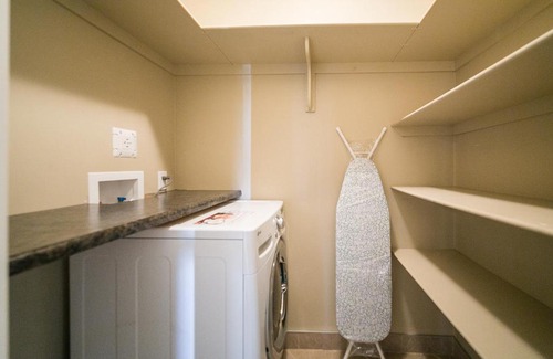 Jasper Place Apartment | McKinnon Pointe #302