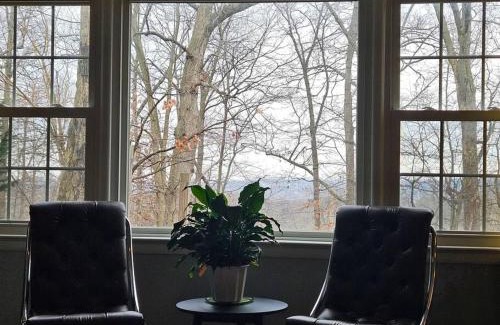Cheverly Apartment | MCM w HotTub, Metro, Games, Grill, Tons of Space