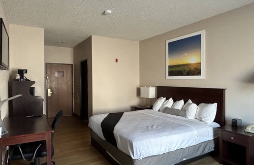 McPherson Hotel | McPherson Inn By OYO