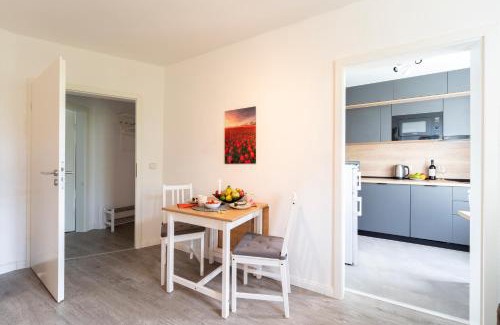 Magdeburg Apartment | MD-4 Dodendorfer 88 - Nähe Uni Klinik - 2 Schlafzimmer - Smart TV - Schlafsofa -Voll ausgestattet
