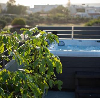 Agkisaras Apartment | MD Horizon with private Jacuzzi near the beach