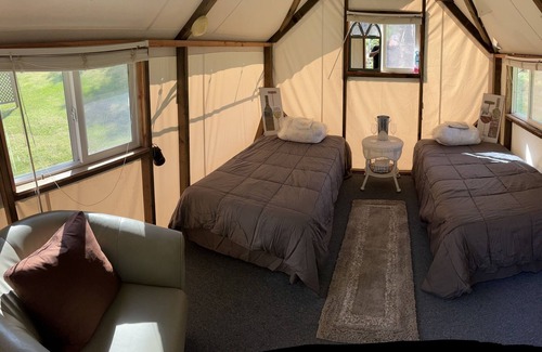 Isleton House | Meadow Cabana - King Bed