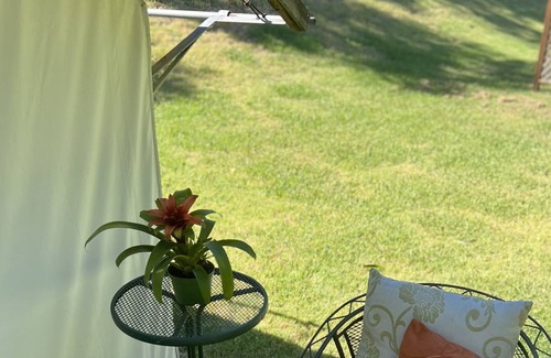 Isleton House | Meadow Cabana - King Bed