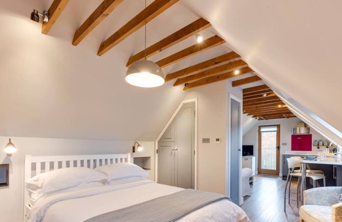 Langton Green Apartment | Meadow Loft in Tunbridge Wells