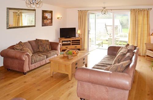 Kingsbridge House | Meadow Mews